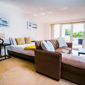 Apartment Lovely Downtown Ocean Front, Oranjestad